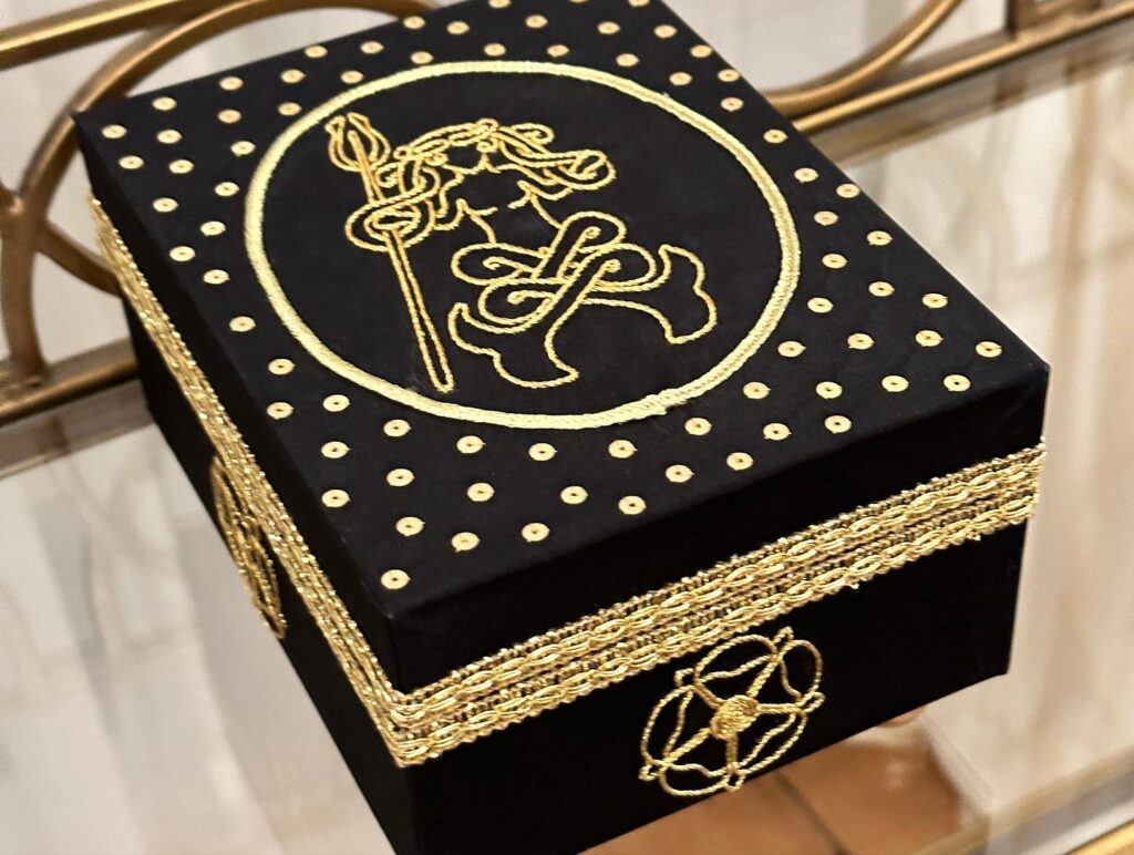 Consort's gift - Box for Queen Caoilfhionn - Fall Coronation 2023